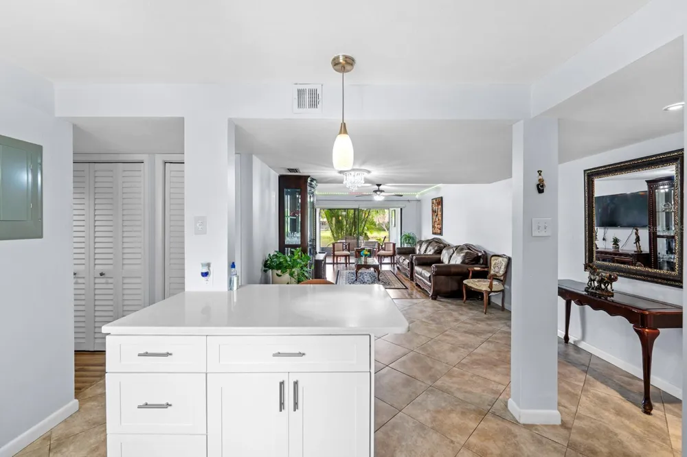 875 S VILLAGE DRIVE #101 St Petersburg, FL 33716