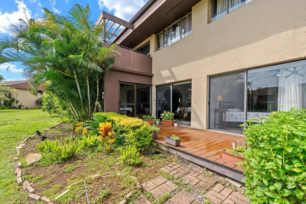 875 S VILLAGE DRIVE #101 St Petersburg, FL 33716