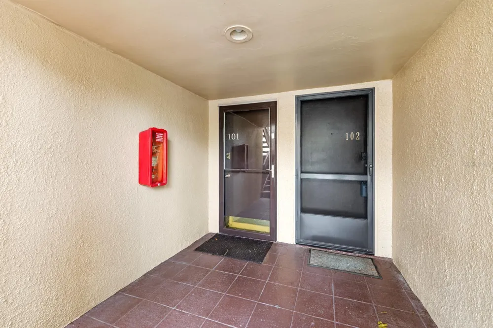 875 S VILLAGE DRIVE #101 St Petersburg, FL 33716