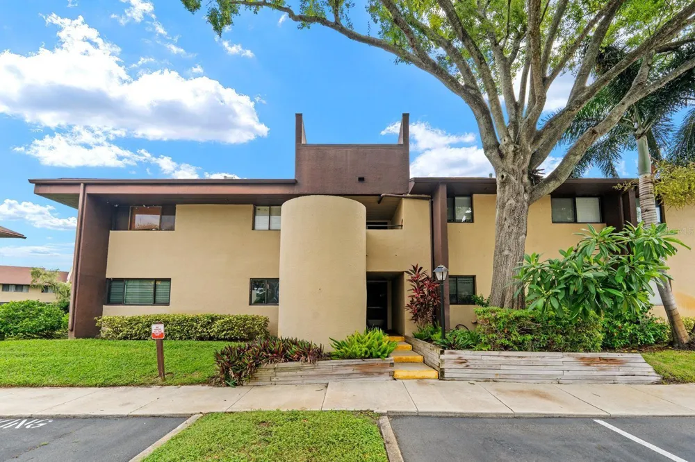 875 S VILLAGE DRIVE #101 St Petersburg, FL 33716