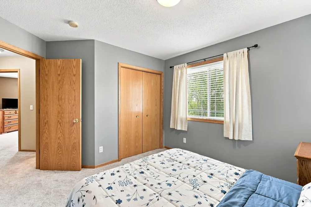 2412 Maple Court Buffalo, MN 55313