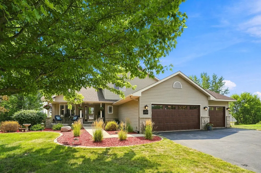 2412 Maple Court Buffalo, MN 55313