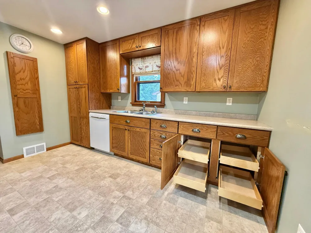 618 Dewey Avenue Thief River Falls, MN 56701