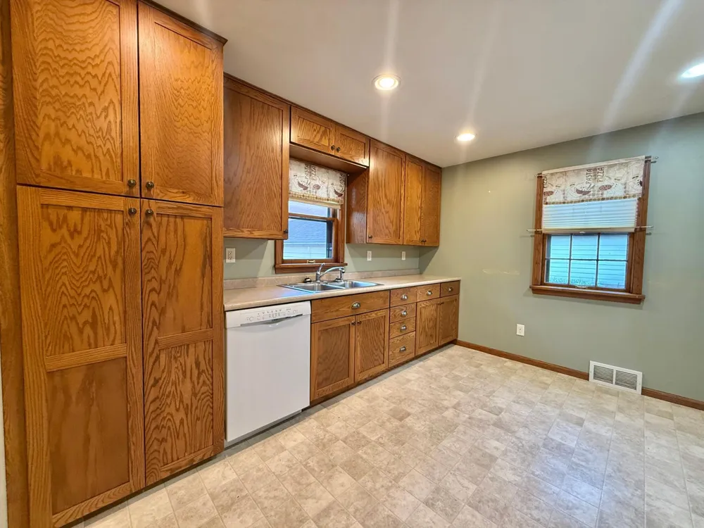 618 Dewey Avenue Thief River Falls, MN 56701