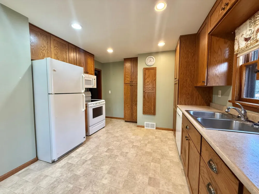 618 Dewey Avenue Thief River Falls, MN 56701