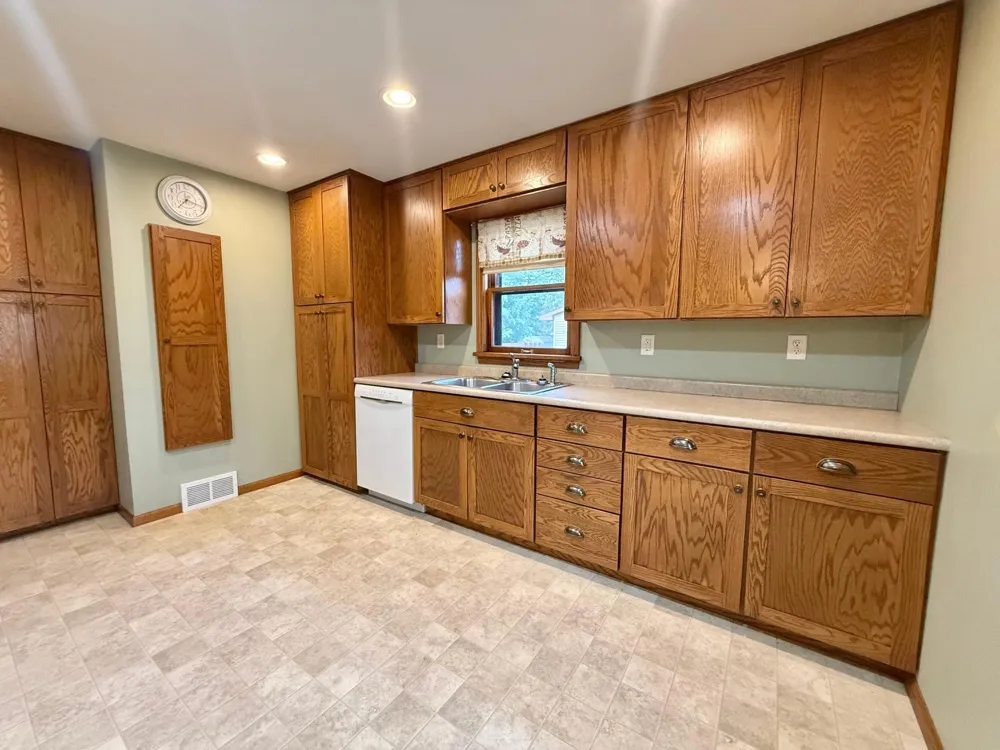 618 Dewey Avenue Thief River Falls, MN 56701