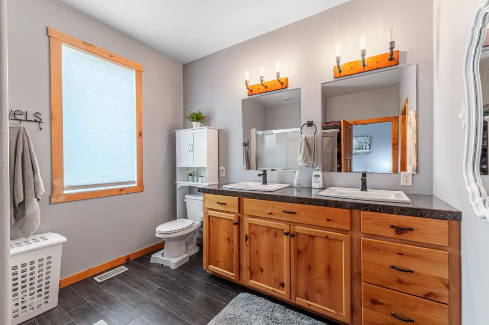 503 Sheyenne Drive Abercrombie, ND 58001