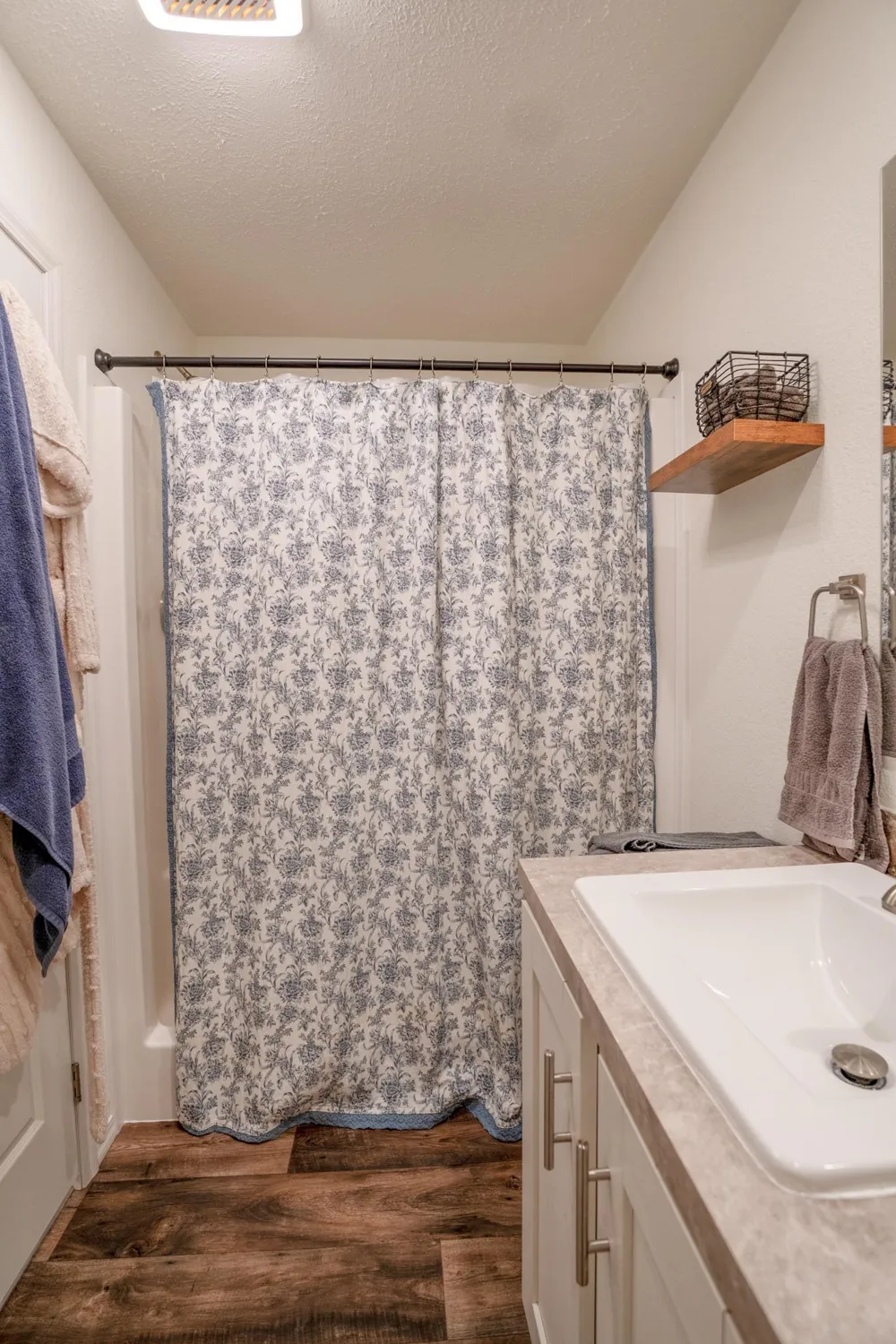 8170 North Shore Drive Spicer, MN 56288