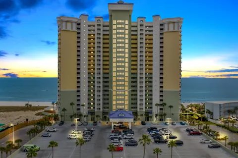 9450 S Thomas Drive #UNIT 2106D