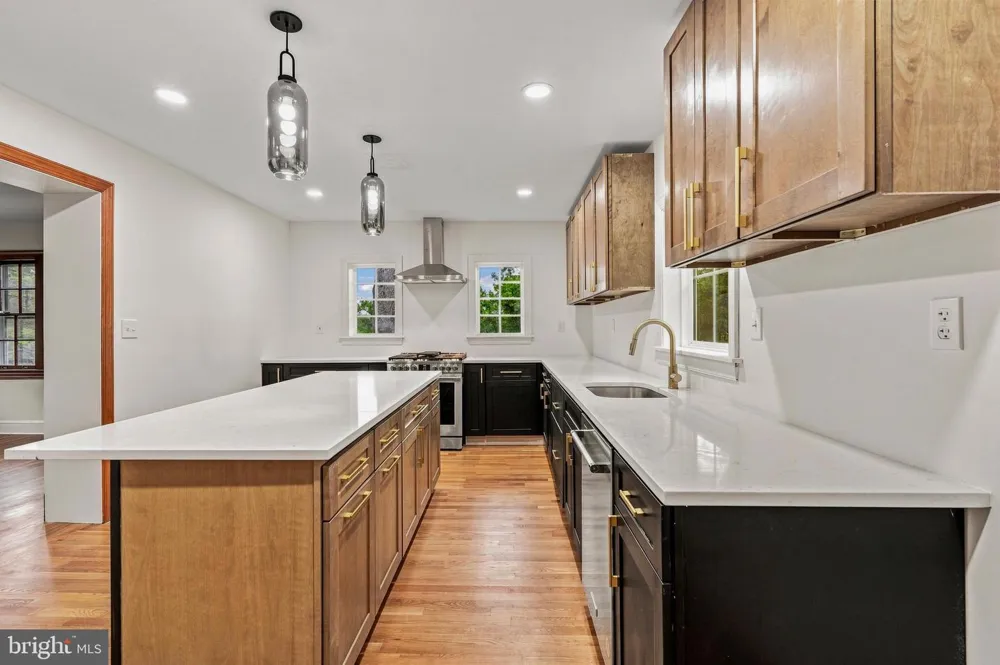 1006 26TH STREET S Arlington, VA 22202