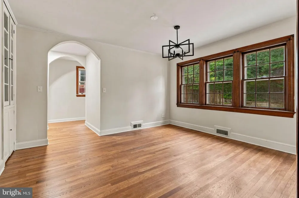 1006 26TH STREET S Arlington, VA 22202
