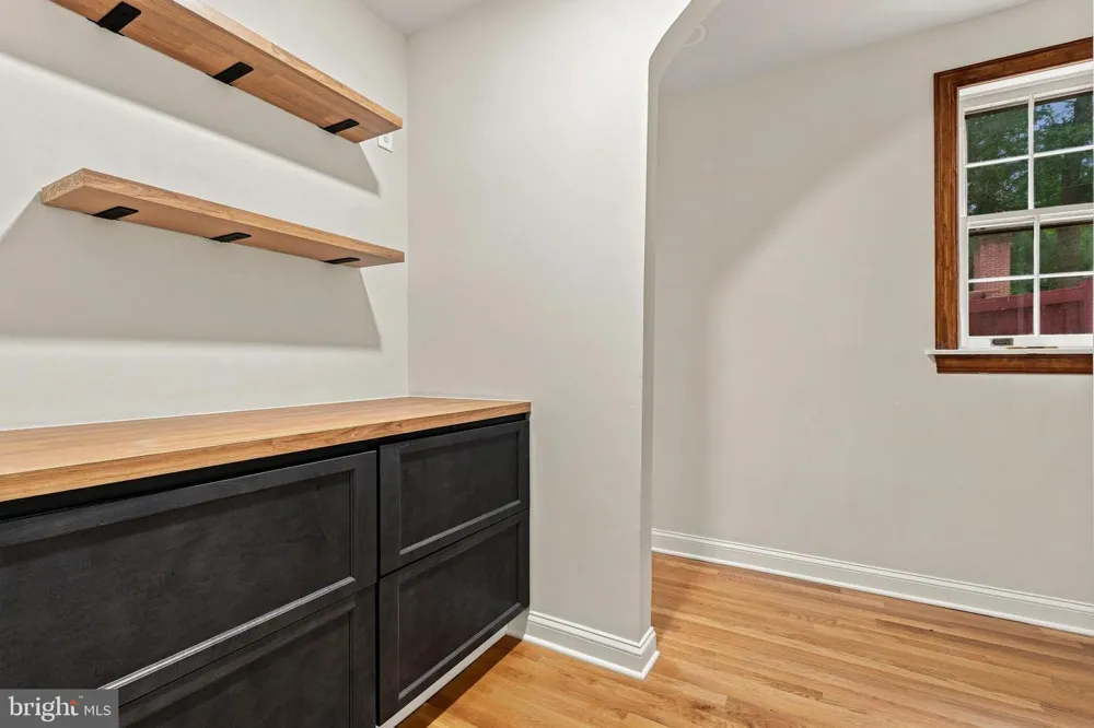 1006 26TH STREET S Arlington, VA 22202