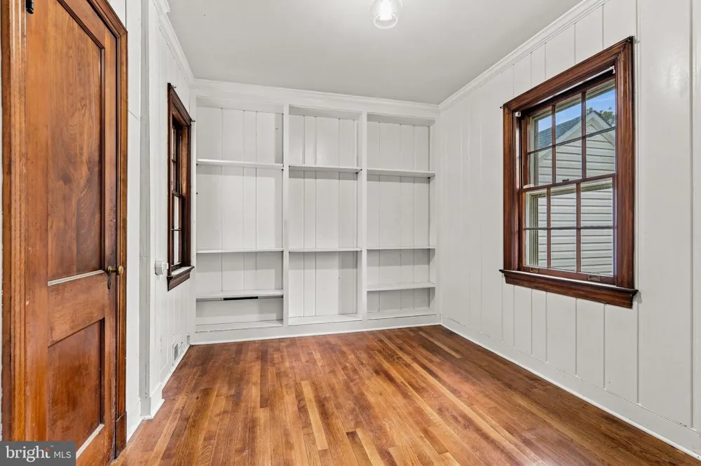 1006 26TH STREET S Arlington, VA 22202