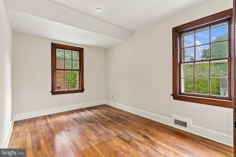 1006 26TH STREET S Arlington, VA 22202