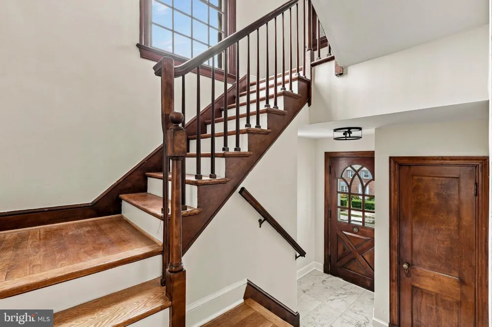 1006 26TH STREET S Arlington, VA 22202