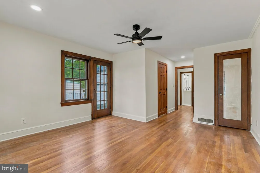 1006 26TH STREET S Arlington, VA 22202