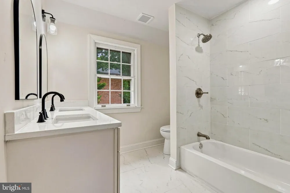 1006 26TH STREET S Arlington, VA 22202