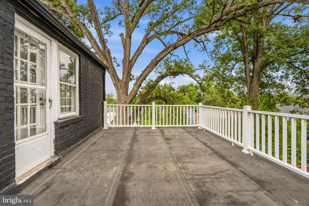 1006 26TH STREET S Arlington, VA 22202