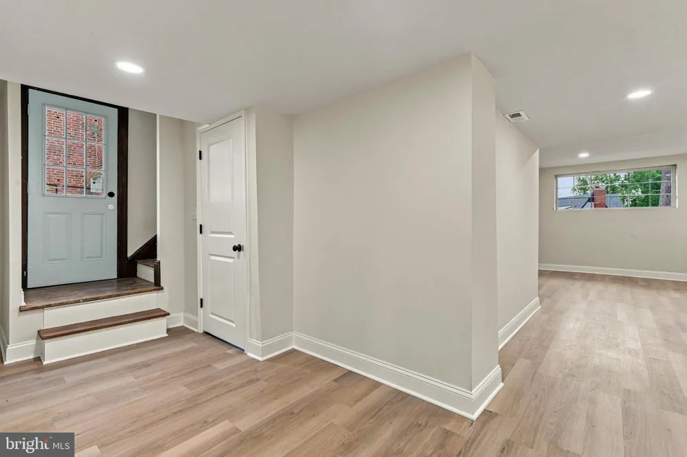 1006 26TH STREET S Arlington, VA 22202