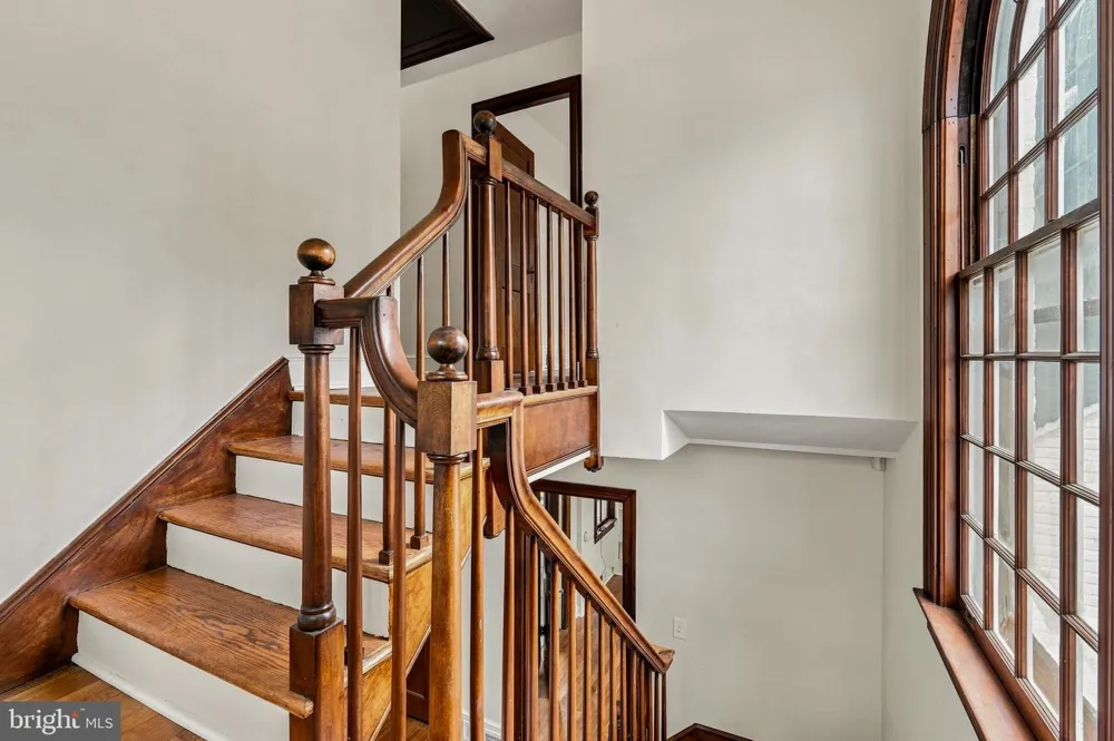 1006 26TH STREET S Arlington, VA 22202