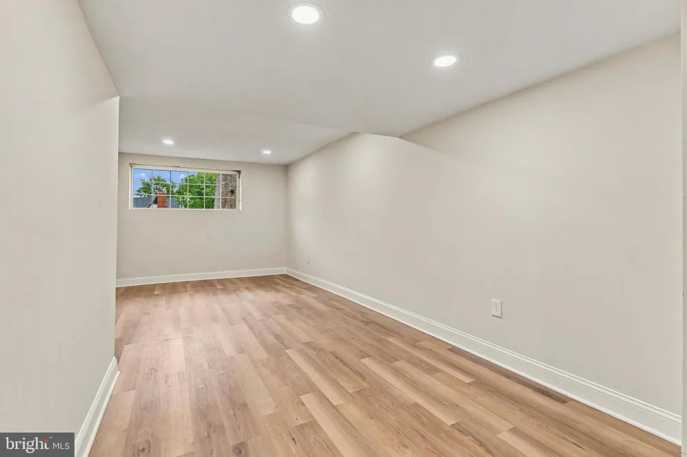 1006 26TH STREET S Arlington, VA 22202