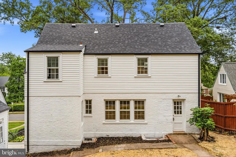 1006 26TH STREET S Arlington, VA 22202