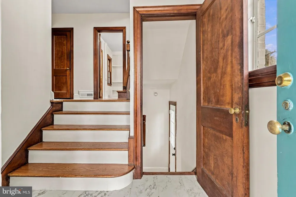 1006 26TH STREET S Arlington, VA 22202