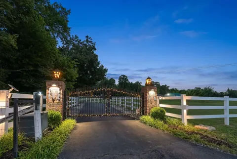 960 Stones River Rd