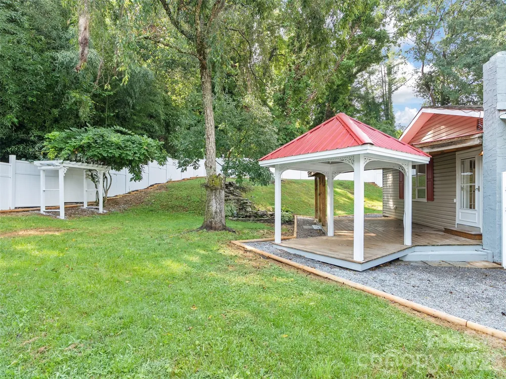 151 Meadow Street Waynesville, NC 28786
