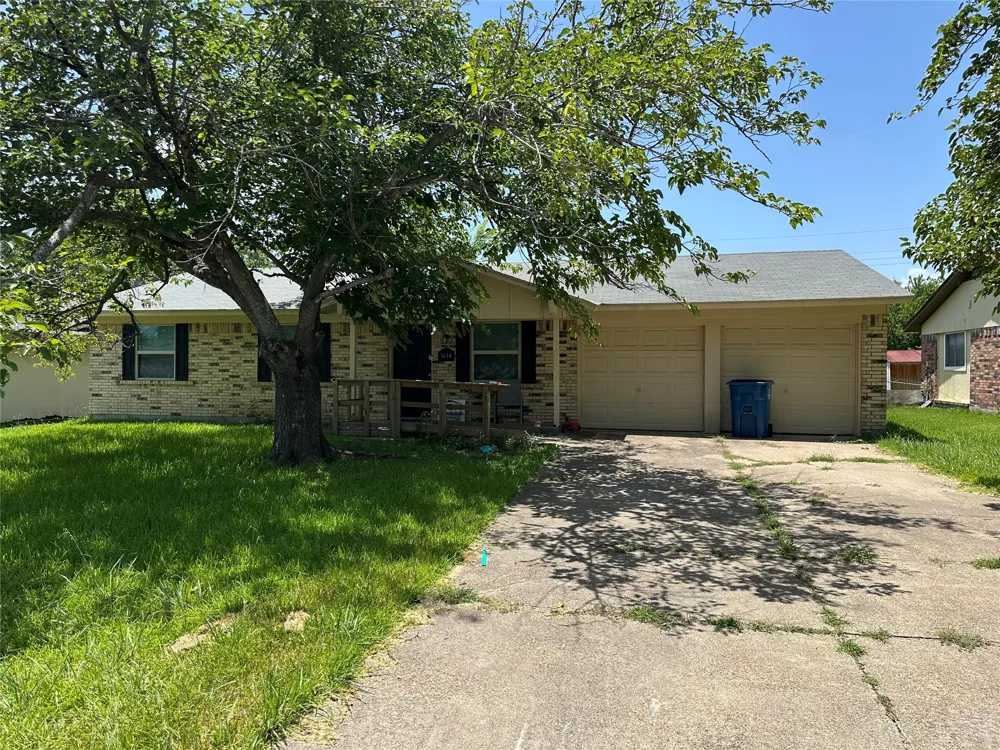 1614 Lee Street Kaufman, TX 75142