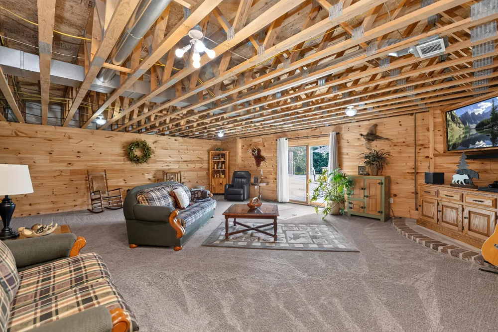 48989 92nd Avenue Decatur, MI 49045