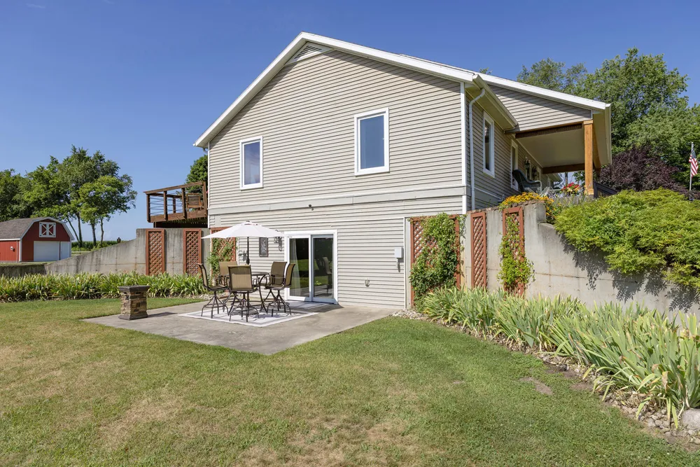 48989 92nd Avenue Decatur, MI 49045
