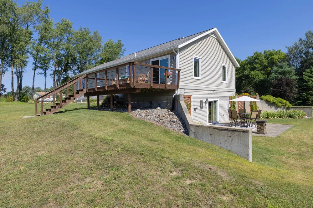 48989 92nd Avenue Decatur, MI 49045