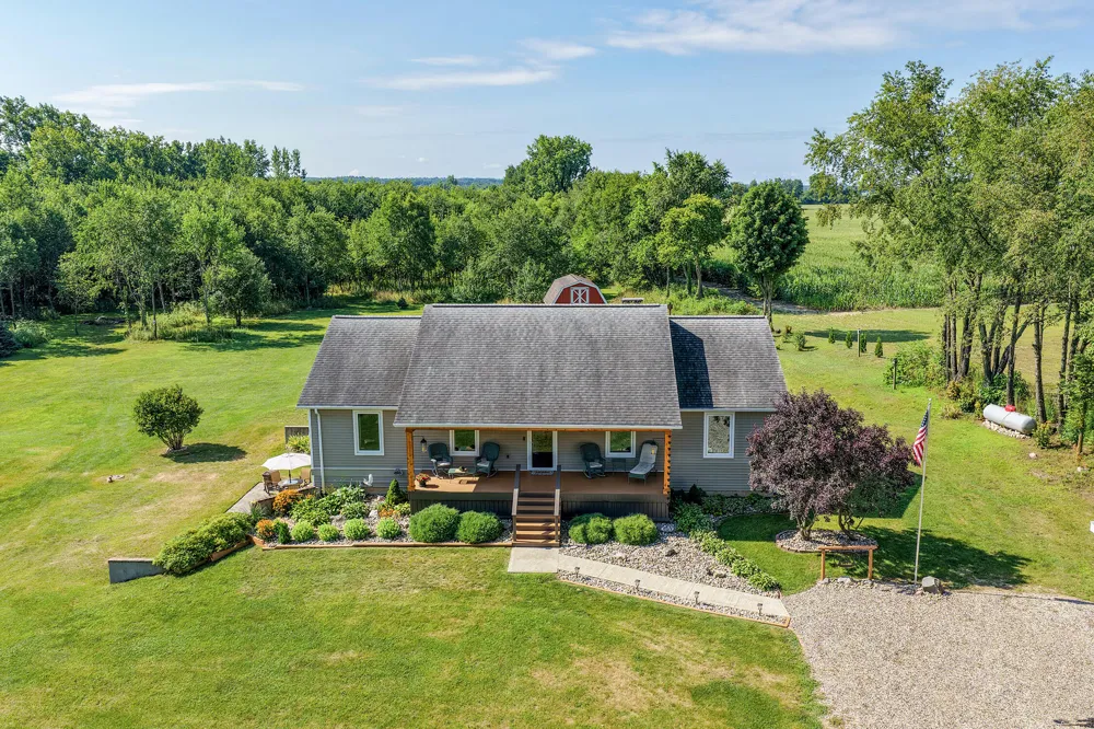 48989 92nd Avenue Decatur, MI 49045