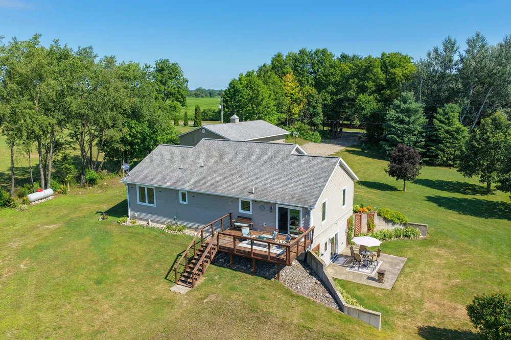 48989 92nd Avenue Decatur, MI 49045