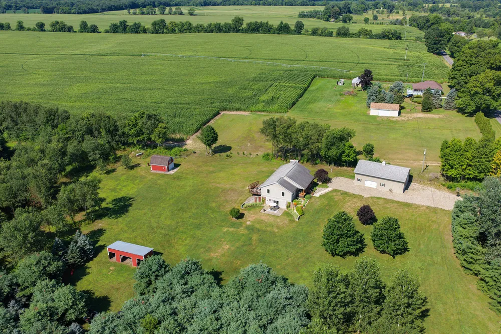 48989 92nd Avenue Decatur, MI 49045