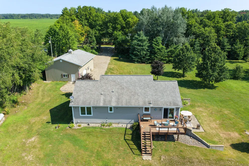 48989 92nd Avenue Decatur, MI 49045