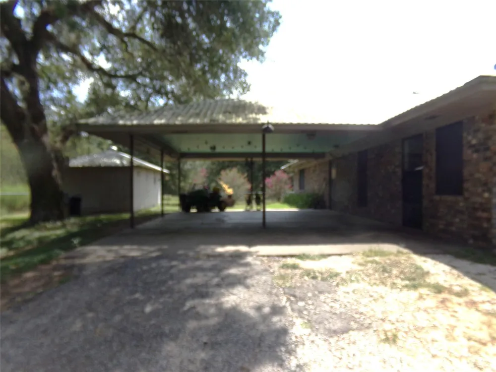 1162 Hwy 90a Sheridan, TX 78962