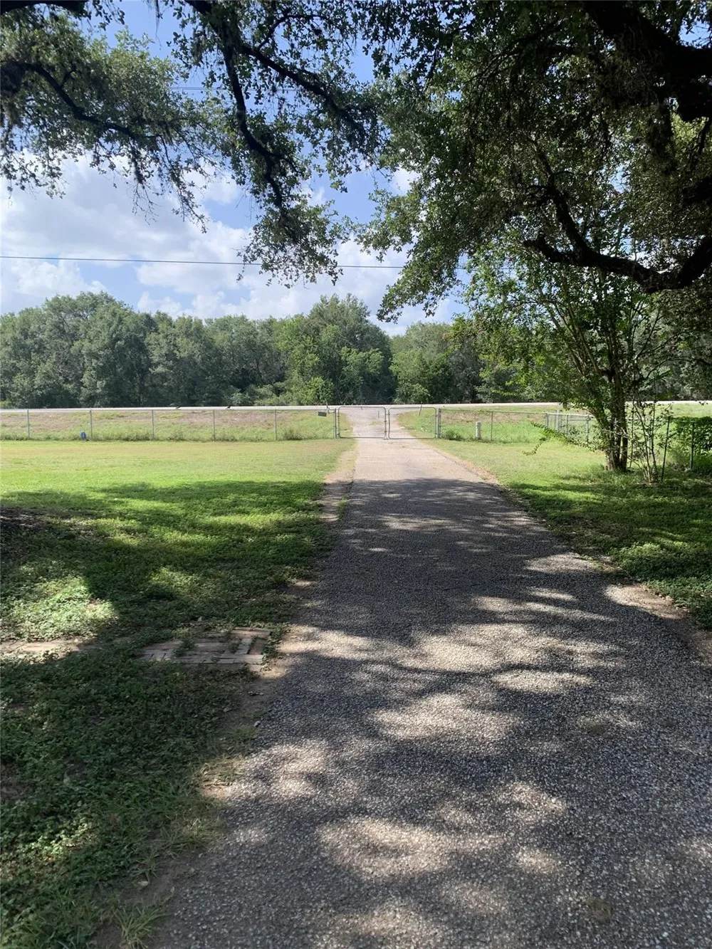 1162 Hwy 90a Sheridan, TX 78962