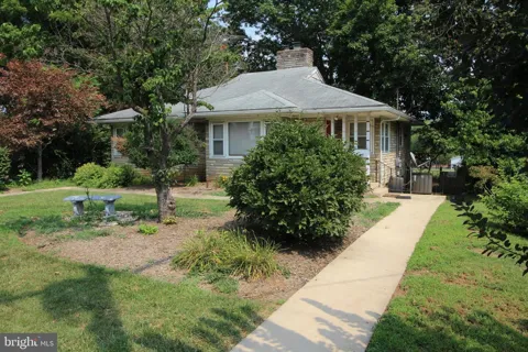 208 MUHLENBERG STREET