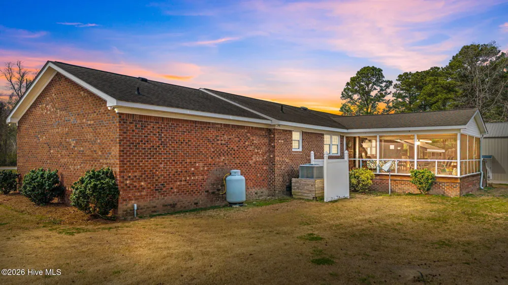 16 Port Side Lane Belhaven, NC 27810