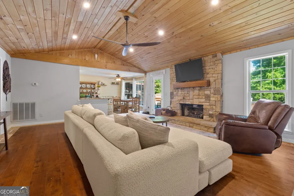 1227 Dry Hollow RD Dahlonega, GA 30533