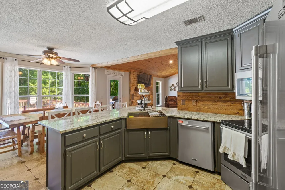 1227 Dry Hollow RD Dahlonega, GA 30533