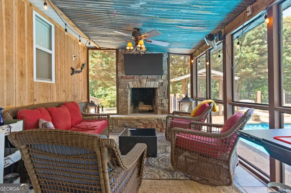 1227 Dry Hollow RD Dahlonega, GA 30533