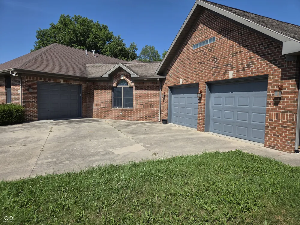 2405 Wicklow Drive Muncie, IN 47304