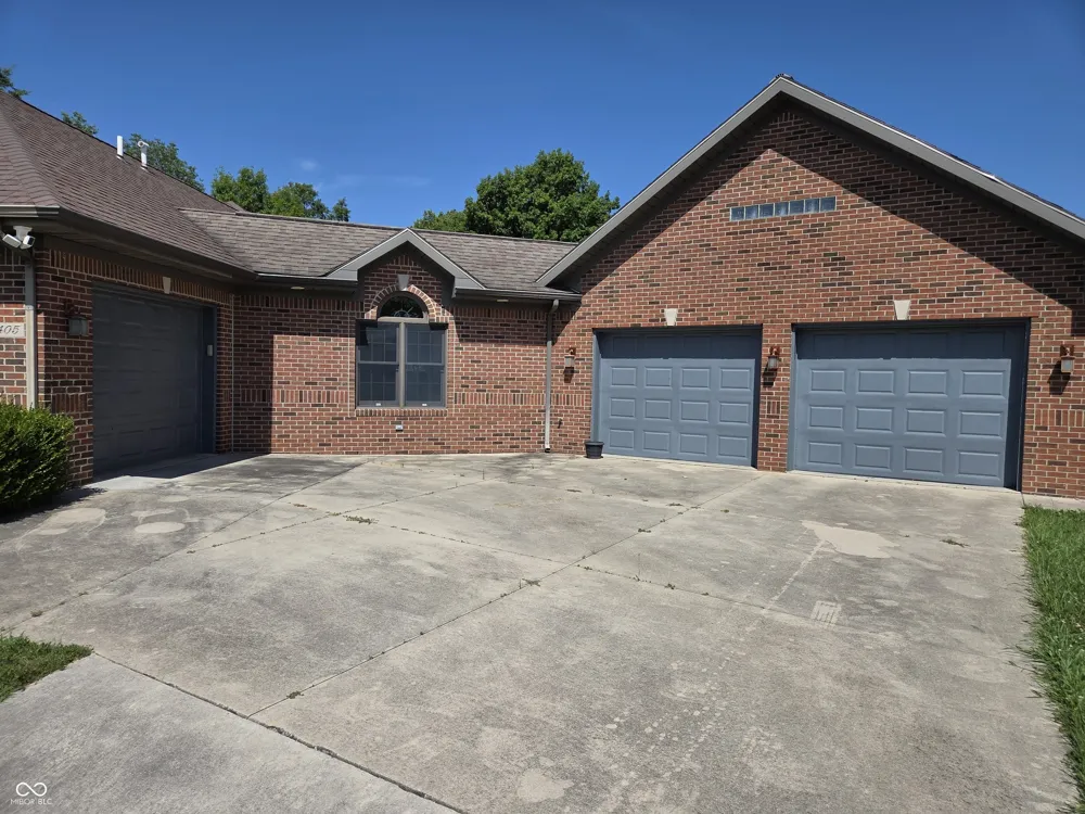 2405 Wicklow Drive Muncie, IN 47304