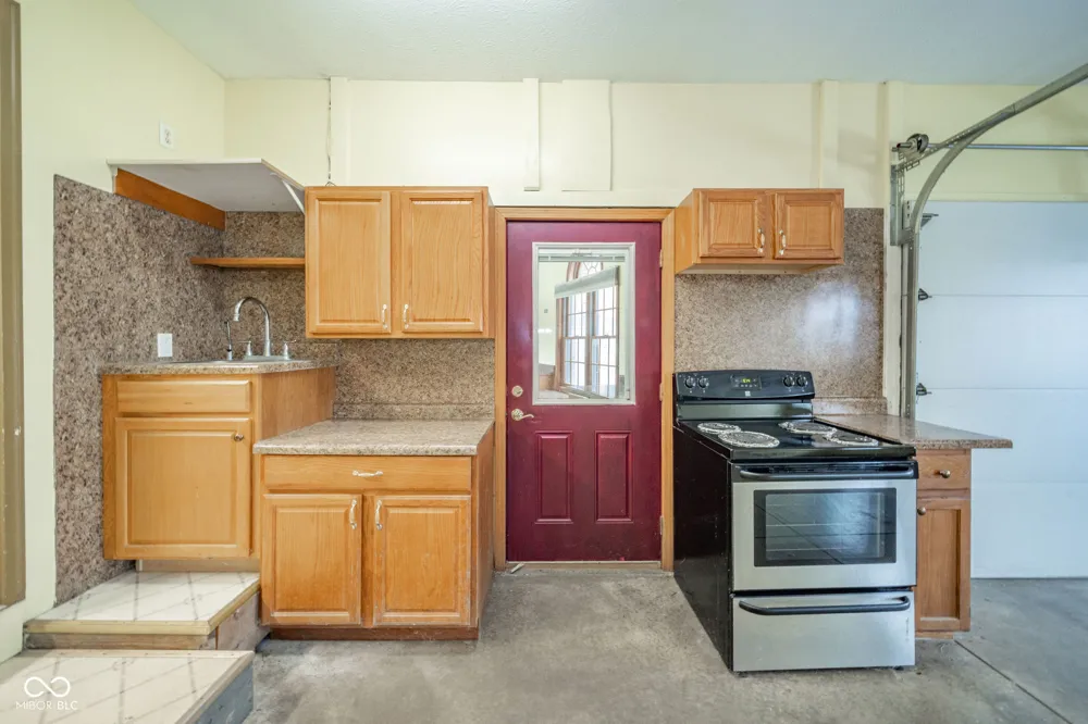 2405 Wicklow Drive Muncie, IN 47304