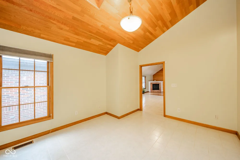 2405 Wicklow Drive Muncie, IN 47304