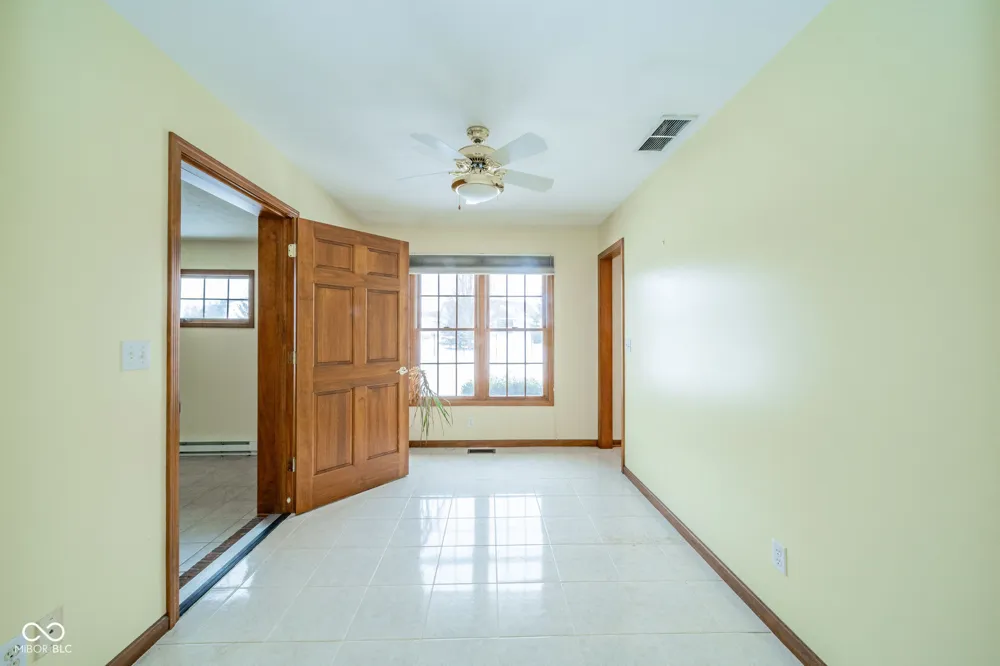 2405 Wicklow Drive Muncie, IN 47304