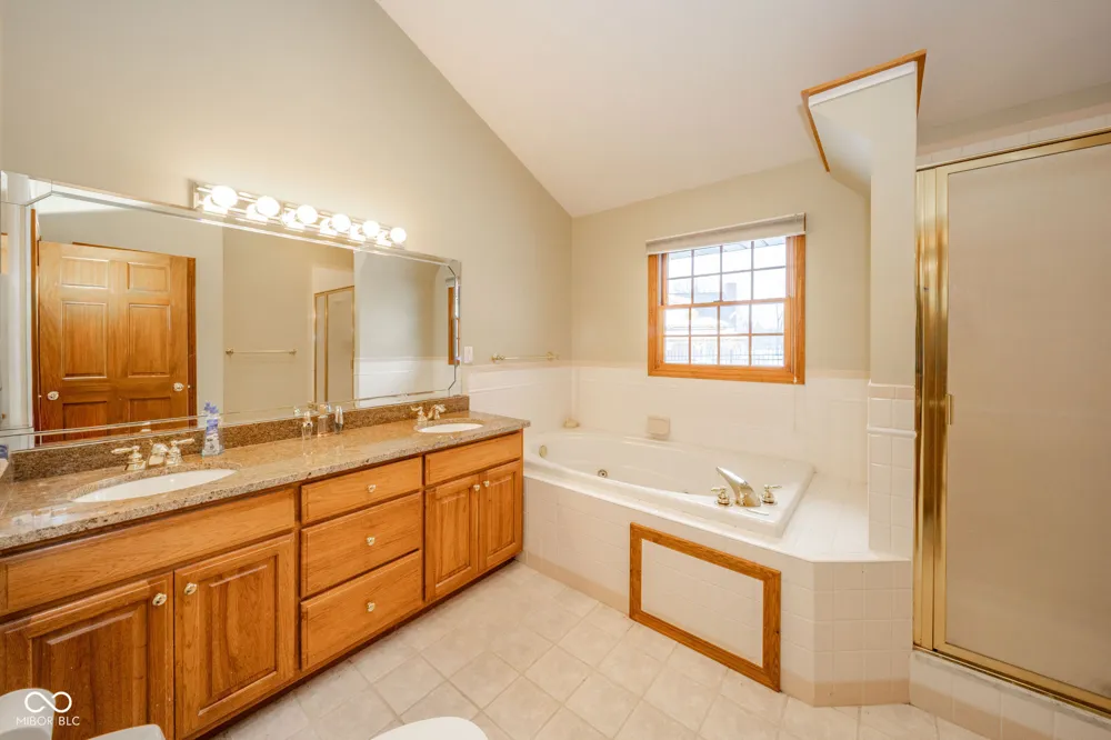 2405 Wicklow Drive Muncie, IN 47304